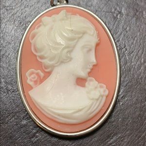 Tarina Tarrintino Cameo pendant